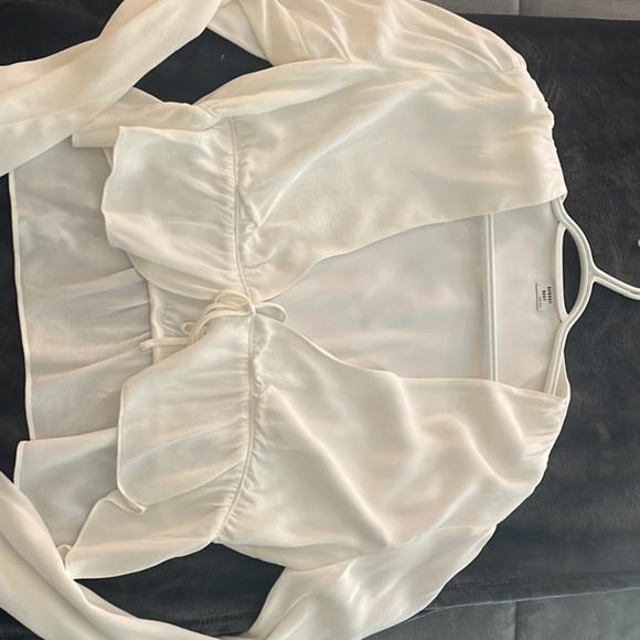 Aritzia best Sunday front tie shirt - Picture 3 of 3